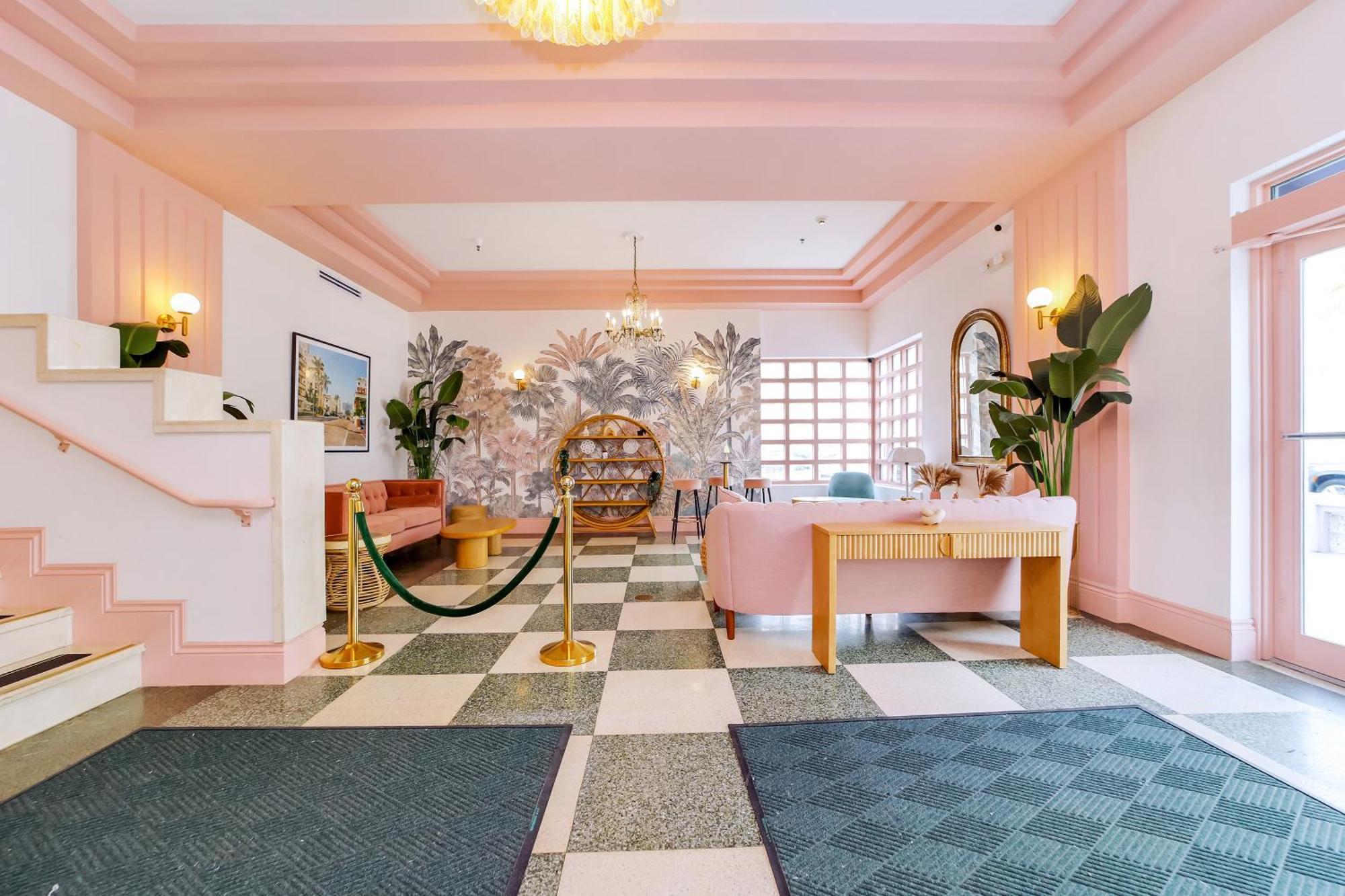 Ocean Spray Hotel Miami Beach Exterior photo