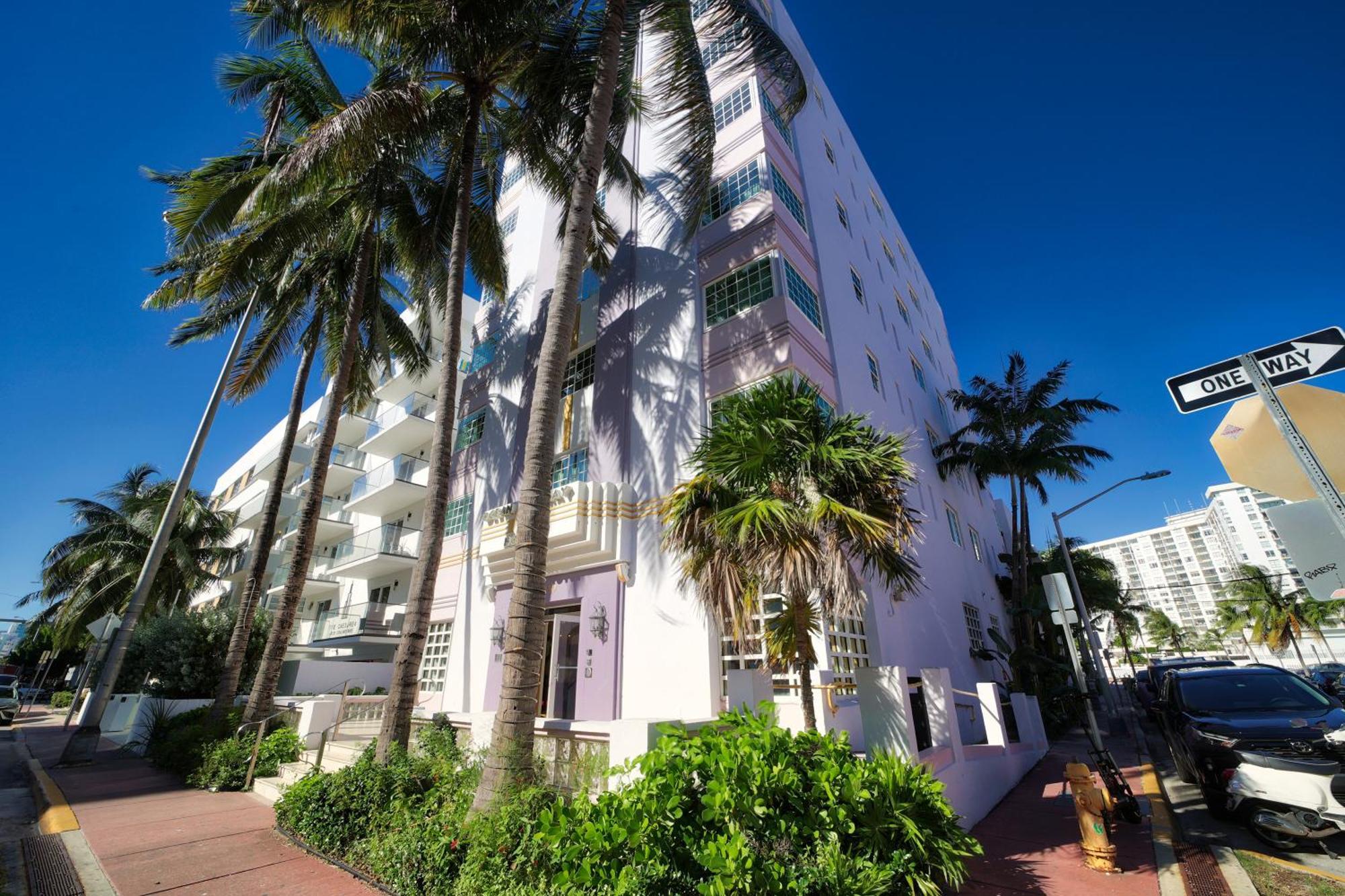 Ocean Spray Hotel Miami Beach Exterior photo